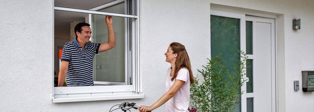 Kann man ein Fliegengitter in jedes Fenster einbauen?