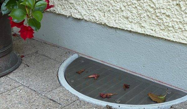 Edelstahlgewebe zur Abdeckung von Kellerschacht